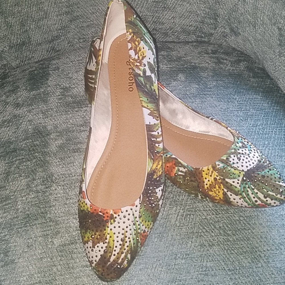 🎉Sale $25 Zigi Soho Floral Flats W/Crystals